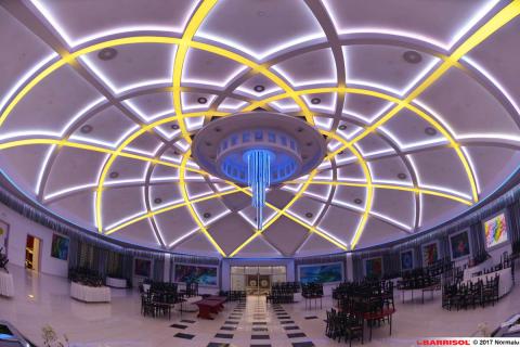 Plafond avec bande lumineuse Barrisol Lumière