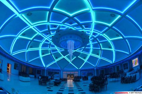 Plafond avec bande lumineuse Barrisol Lumière