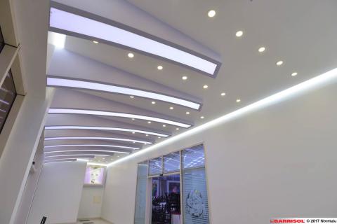 Plafond avec bande lumineuse Barrisol Lumière