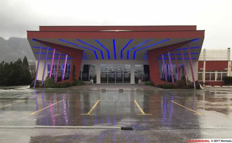 Plafond avec bande lumineuse Barrisol Lumière