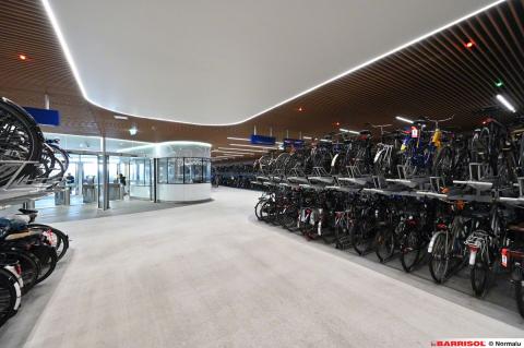 Amsterdam centraal bike parking