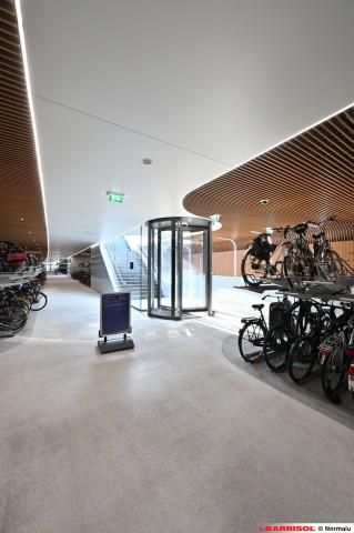 Amsterdam centraal bike parking