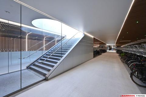 Amsterdam centraal bike parking