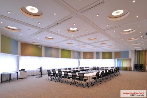 Intégration de spots dans le plafond tendu Barrisol