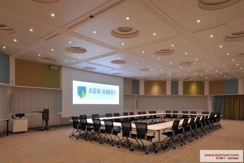 Intégration de spots dans le plafond tendu Barrisol