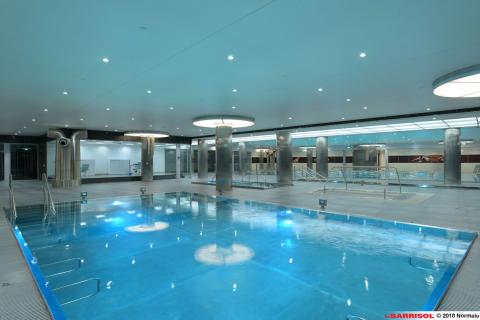 Intégration de spots dans plafond Barrisol acoustique