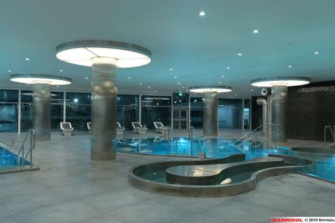 Intégration de spots dans plafond Barrisol acoustique