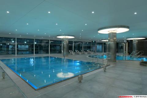 Intégration de spots dans plafond Barrisol acoustique