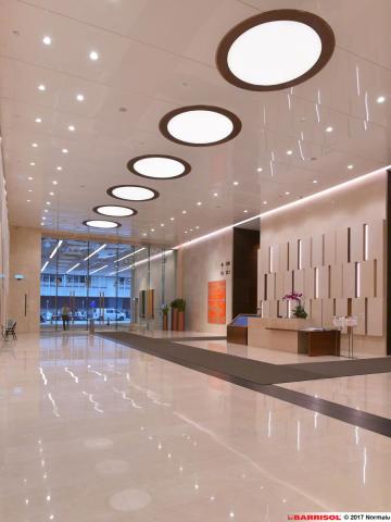 Intégration de spots dans le plafond tendu Barrisol