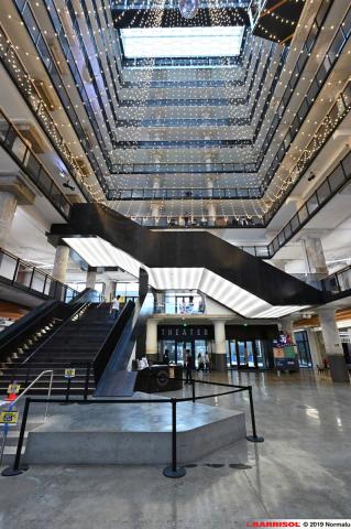 Eclairage sous escalier et passerelle avec Barrisol Lumière