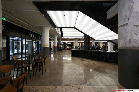 Eclairage sous escalier et passerelle avec Barrisol Lumière