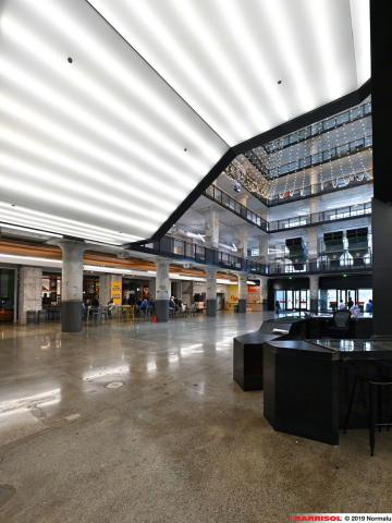Eclairage sous escalier et passerelle avec Barrisol Lumière