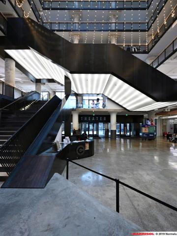 Eclairage sous escalier et passerelle avec Barrisol Lumière