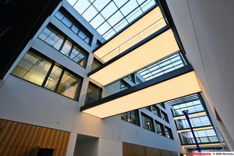 Eclairage sous escalier / passerelle - Barrisol Lumière