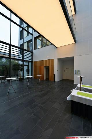 Eclairage sous escalier / passerelle - Barrisol Lumière