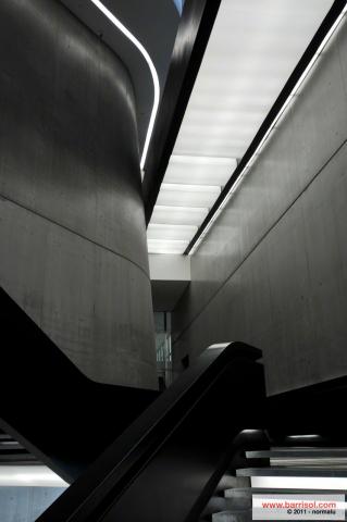 Eclairage sous escalier / escalator avec Barrisol Lumière