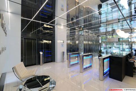 Plafond Barrisol Mirror avec éclairage Barrisol Light Lines