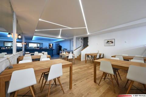 Plafond acoustique Barrisol avec éclairage Light Lines