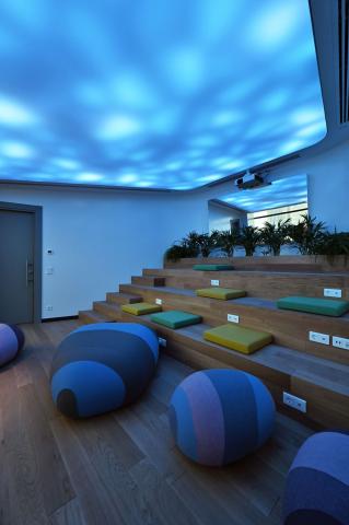 Plafond acoustique lumineux Barrisol Lumière, avec projections