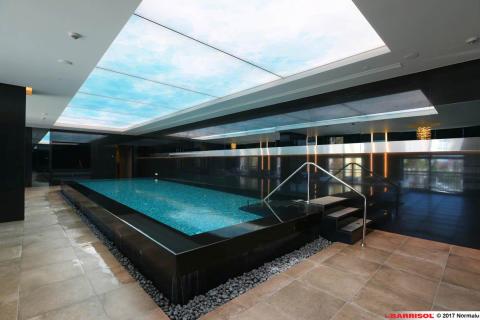 Plafond piscine lumineux Barrisol Lumière, imprimé ciel