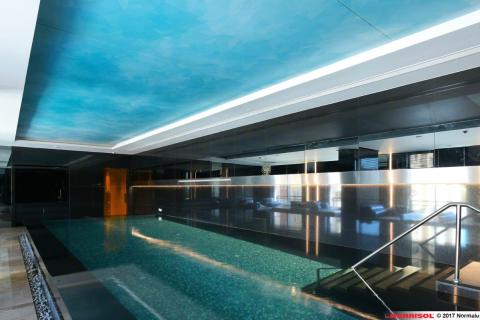 Plafond piscine lumineux Barrisol Lumière, imprimé ciel