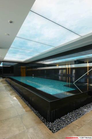 Plafond piscine lumineux Barrisol Lumière, imprimé ciel