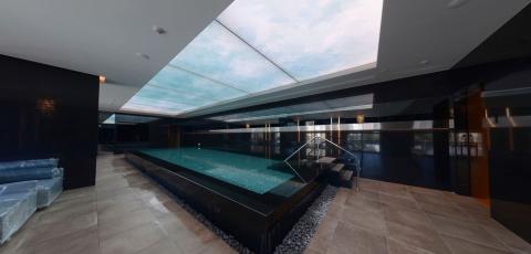 Emaar Residence - piscine avec plafond tendu lumineux Barrisol