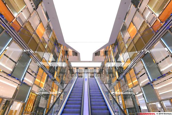 Eclairage sous escalier / escalator avec Barrisol Lumière